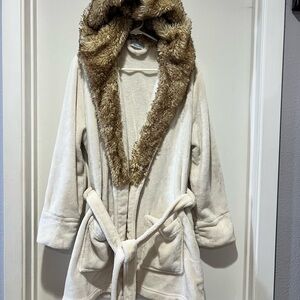 Women's Cream Faux Fur Trim Robe